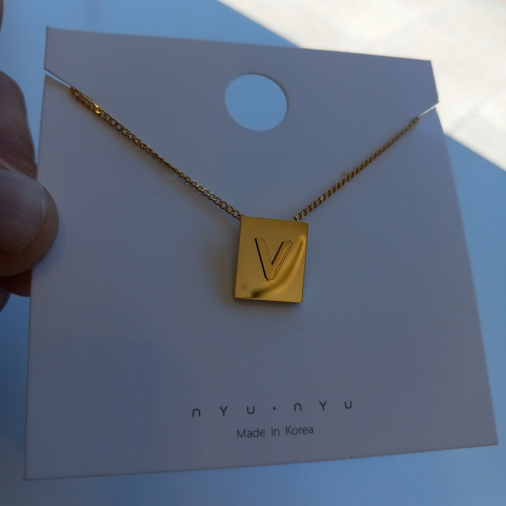 Super High Polished Block Initial (V) Monogram 18… - image 1